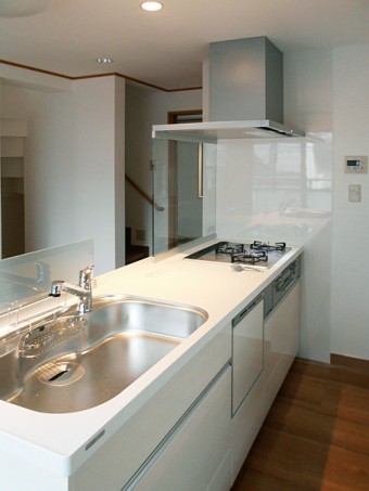 限られたスペースでも快適でコンパクトな対面キッチンに 限られたスペースでも快適でコンパクトな対面キッチンに